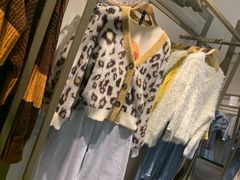 -URBAN REVIVO(济南领秀城贵和购物中心店)