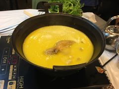 -鲜入围煮花胶鸡海鲜火锅