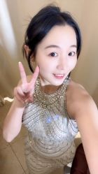 -月月婚纱礼服仓储店(王府井店)