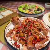 北京探店|这里的酱肘子好香，吃着好过瘾！