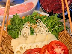 -茅草房·河畔园林火锅