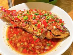 香煎鲫鱼-费大厨辣椒炒肉(万家丽一店)