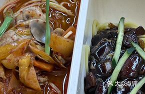 Double-Spiced Noodle Bowl with Fried Sauce and Seafood