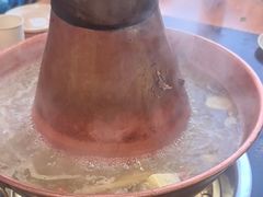 -果松木炭酸菜铜火锅·外婆参鸡汤