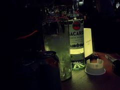 -FOUR PLAY BAR