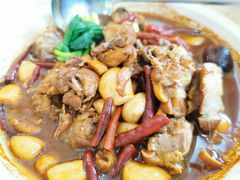 黄焖鸡配面条-云腾食府·云南菜