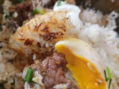 窝蛋牛肉饭-红星光发煲仔饭(文海店)