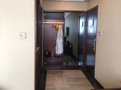 -乌兰湖畔草坪轻奢营地