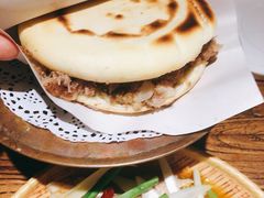 肉夹馍-平娃三宝烧烤·面食(南小街店)