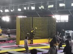 -嘿哟动霸CHUA·新潮玩运动娱乐中心·蹦床滑冰团建乐园