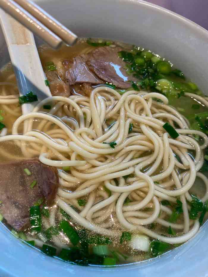张拉拉兰州手撕牛肉面(上海湾广场店)-"这家牛肉面位置真不错,经过