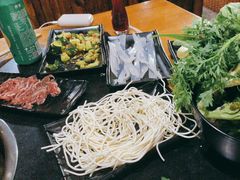 -果松木炭酸菜铜火锅·外婆参鸡汤