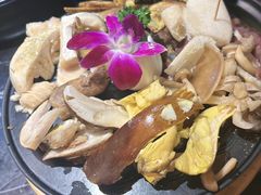 -一朵菌·野生菌探索家火锅(南亚店)
