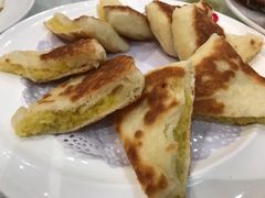 黄米烙-小船渔村•大连菜•大连焖鱼(明泽街店)