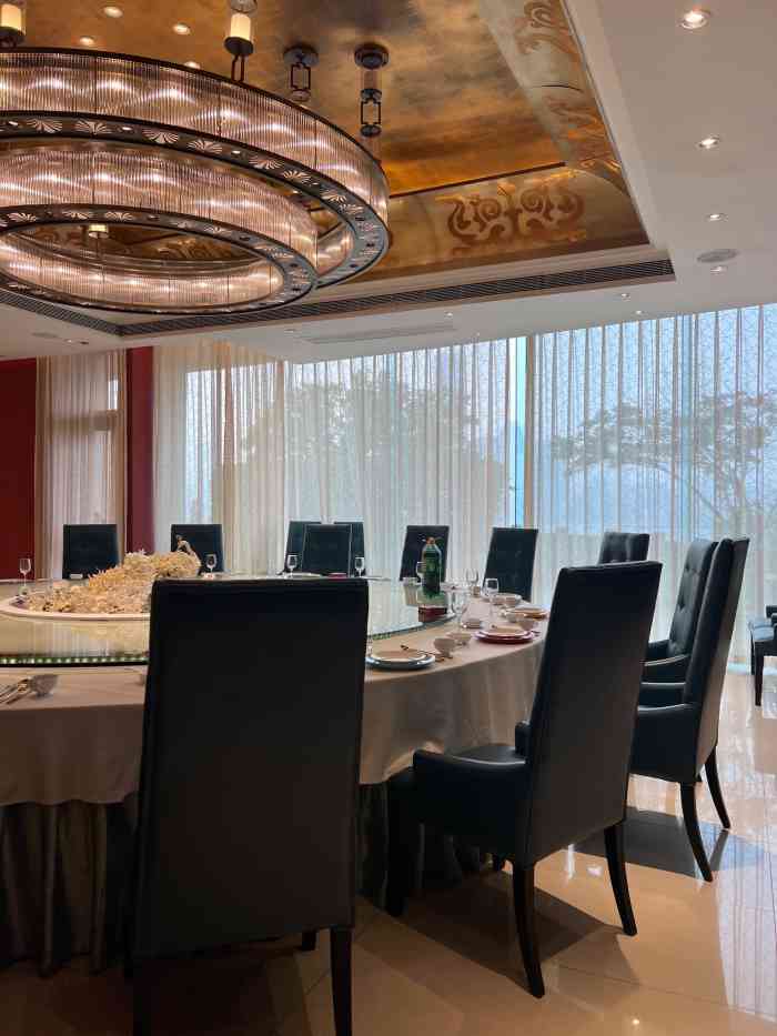 湖锦酒楼(锦江店)-"仪式现场很小,坐一小部分人,大部分人站着.