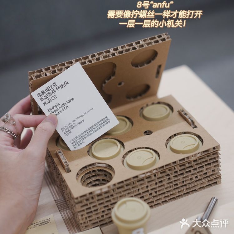 三顿半上海开店了，只卖8号和0号。
