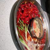 门面不是很大，板凳不是平常的木板凳