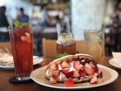 草莓松饼-ROAST coffee & eatery