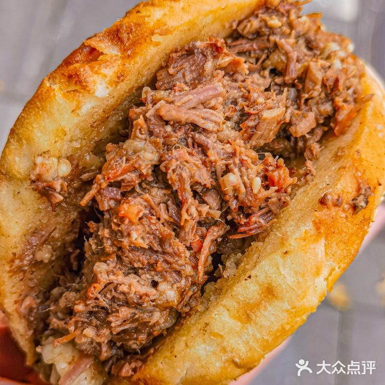 总要为这豪横的牛肉火烧来趟济南❗️香迷糊了❗️