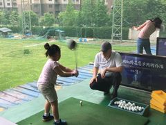 -仙霞高尔夫练习场-停车场