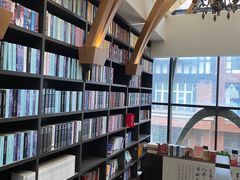 -钟书阁(松江泰晤士小镇店)