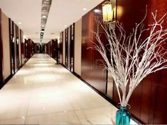 -武汉光谷广场杨家湾地铁站怡程酒店