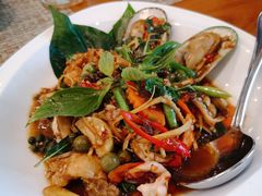 -Chom Cafe and Restaurant