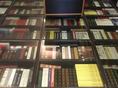 -钟书阁(松江泰晤士小镇店)