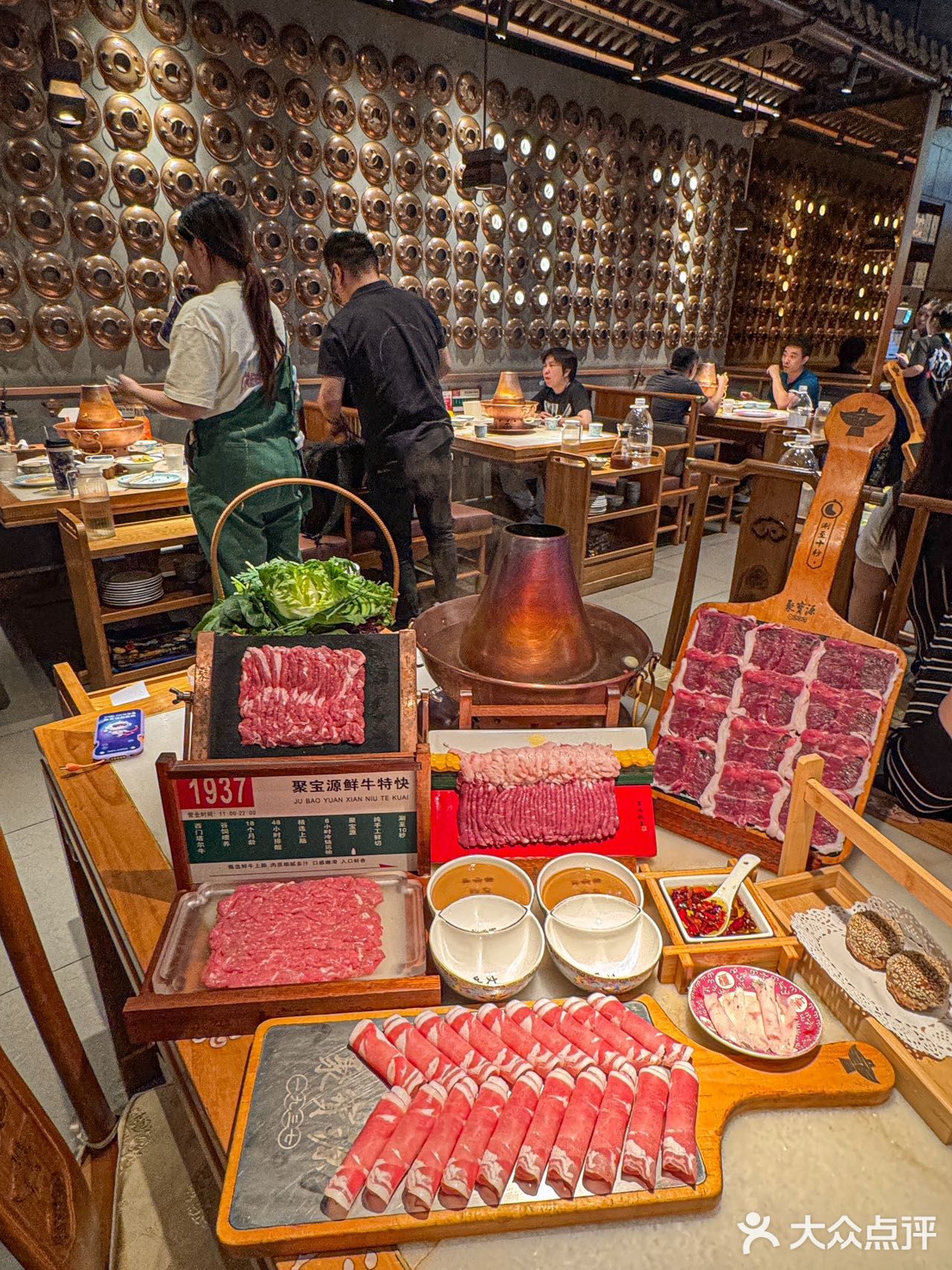 一口沦陷！这家店涮肉香到跺jio！
