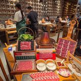一口沦陷！这家店涮肉香到跺jio！