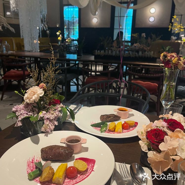 武汉的法餐厅已经美到next level啦‼️