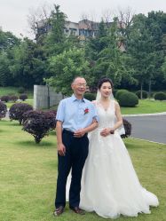 点击看大图 -艾米丽婚纱礼服