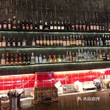 晚上有驻唱 喝酒比较多 比较热闹