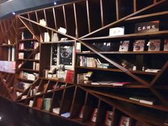 -钟书阁(松江泰晤士小镇店)