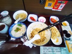 -百年老字号·观振兴蟹黄面·三虾面·苏式面(观前街富仁坊巷店)