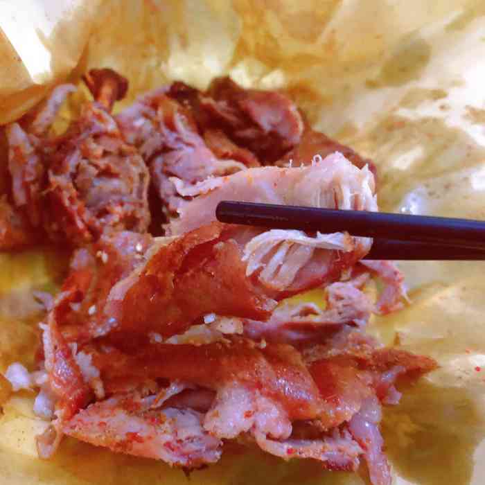 聚香缘手撕鸭-"[薄荷]环境:虽然是一家小小的烤鸭店,但.