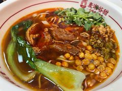 招牌红烧牛肉米粉-呷佬·长沙手工米粉(金沙江路店)