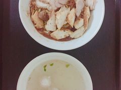 -松树干拌面店
