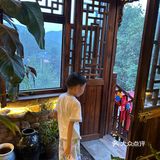 藏在大山里的草棚子饭店 | 铁锅炖