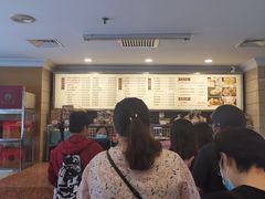 等位区-国际饭店·帆声西饼屋(黄河路店)