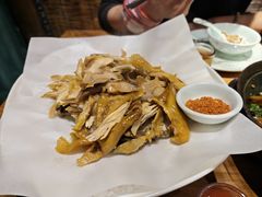 -头上红煨盐鸡·非遗院子餐厅