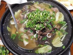踩脚牛肉中窝（牛肉+牛杂+白菜）-谢老五跷脚牛肉·非遗传承店
