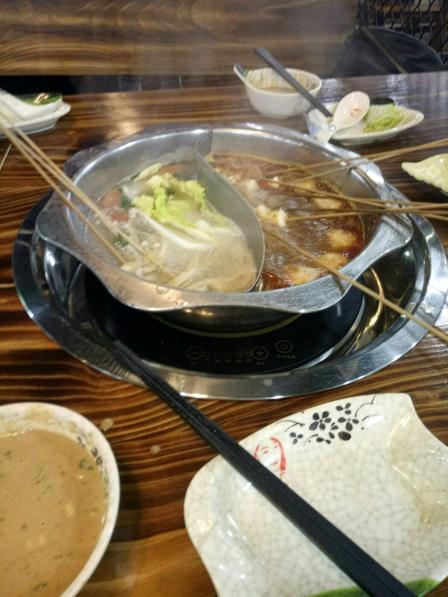 赵二妮串串坊(兴华路店)-"这回和同事哥哥们一起来这里吃的,光想着吃.