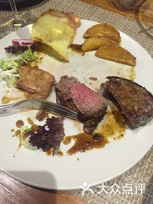 菲力牛排加鹅肝