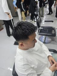 -宫铭烫发染发接发店