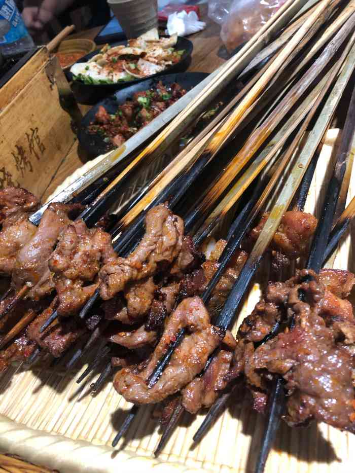 二哥烧烤馆-"牛肉和小猪肉腌制的很好吃."-大众点评移动版