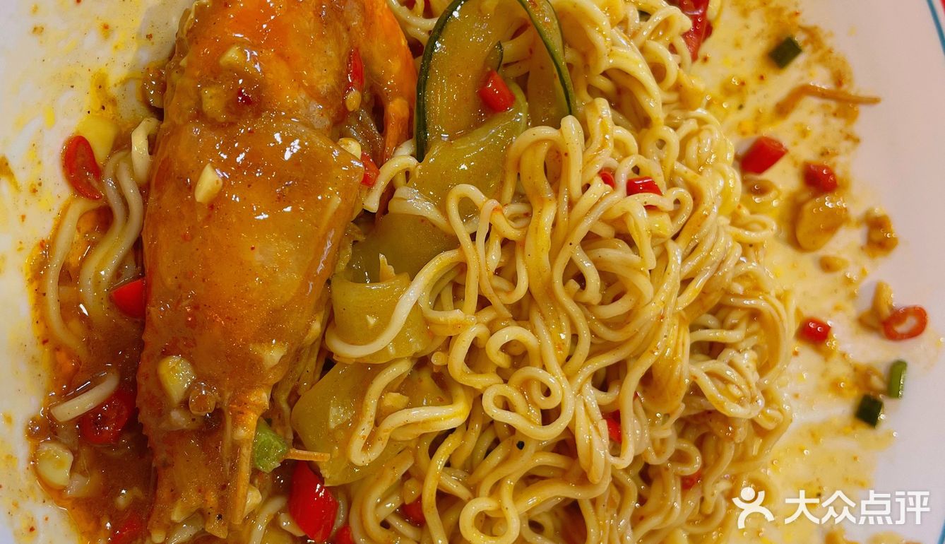 服了！长沙这家店的招牌咖喱罗氏虾怎么这么好 吃