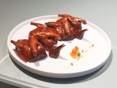 玻璃皮润烧乳鸽-北京厨房(西安SKP店)