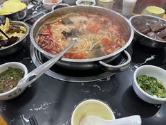 -黄利砖万峰林布依特色酸笋牛肉馆