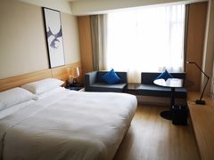 -上海浦东中心万枫酒店